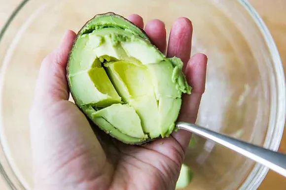 Extracting avocado