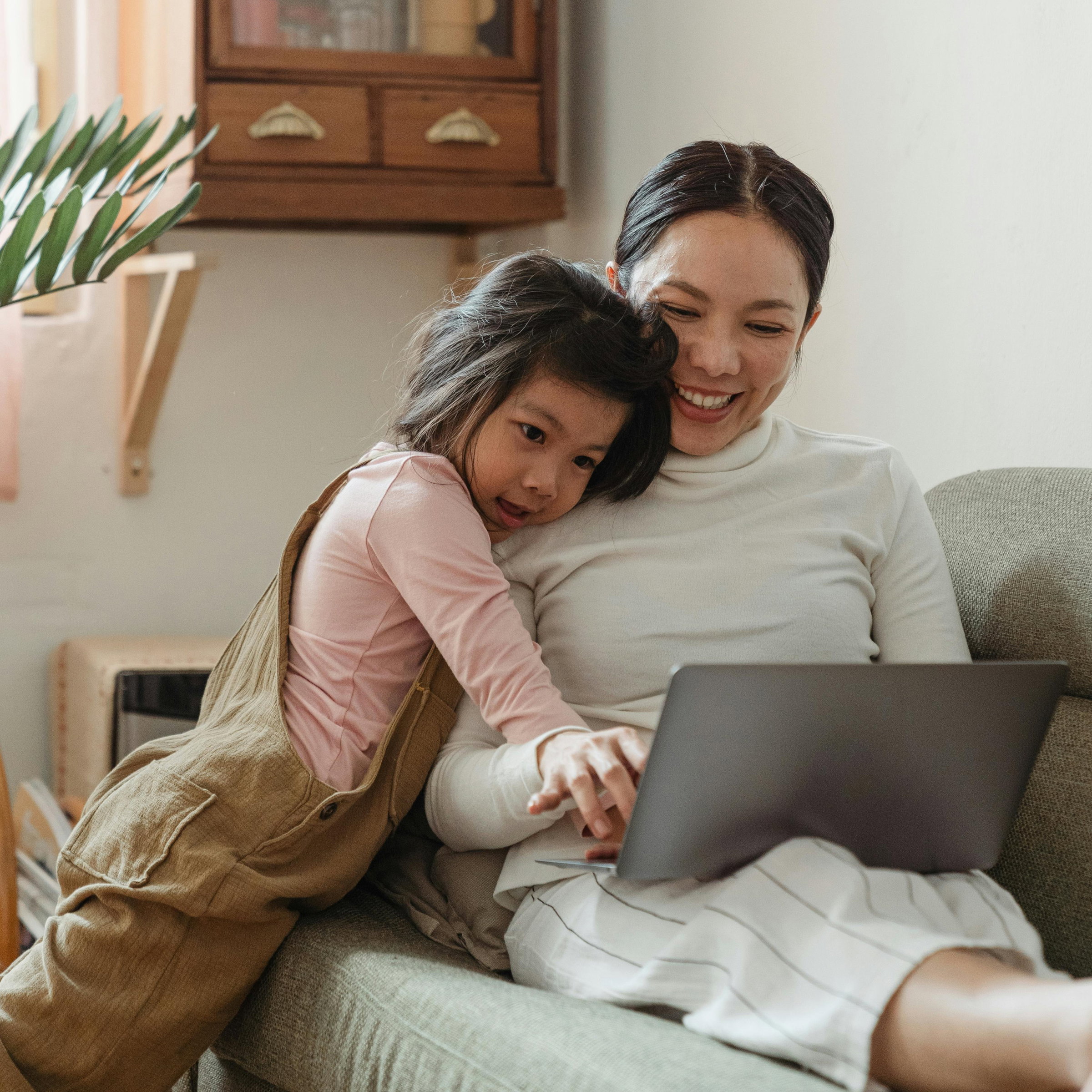 parents looking at virtual tours