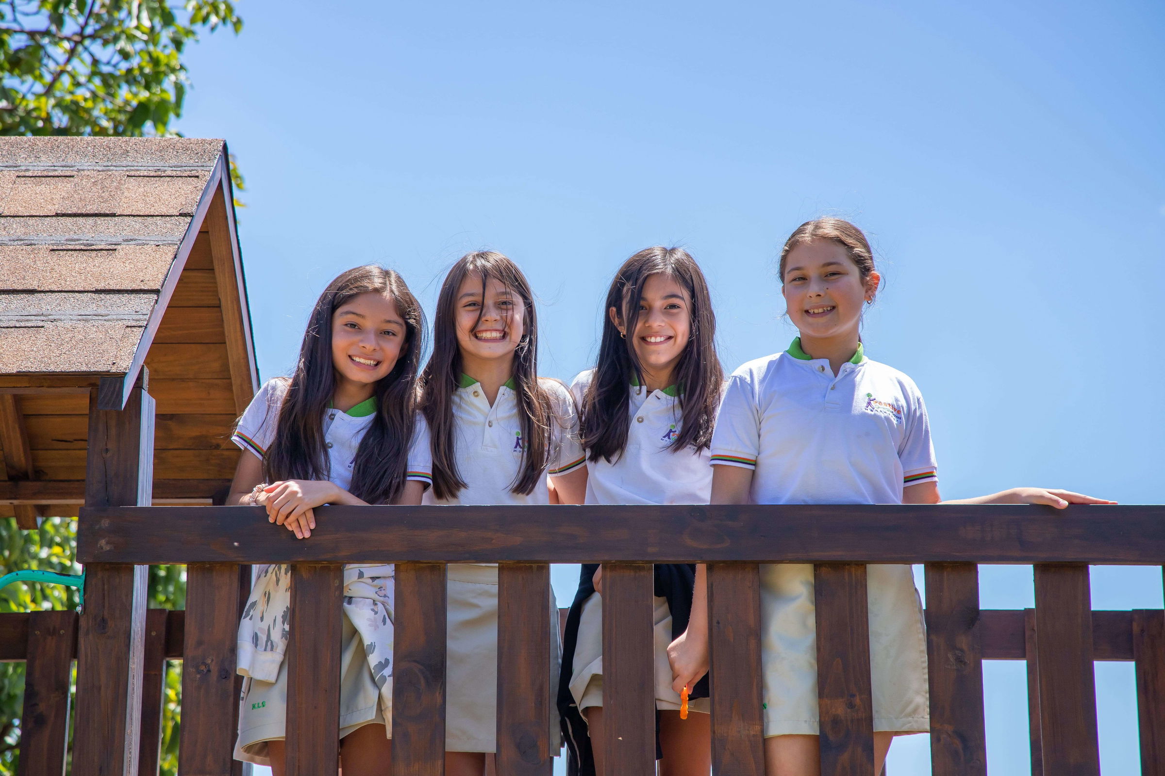 Niños sonrientes juegos