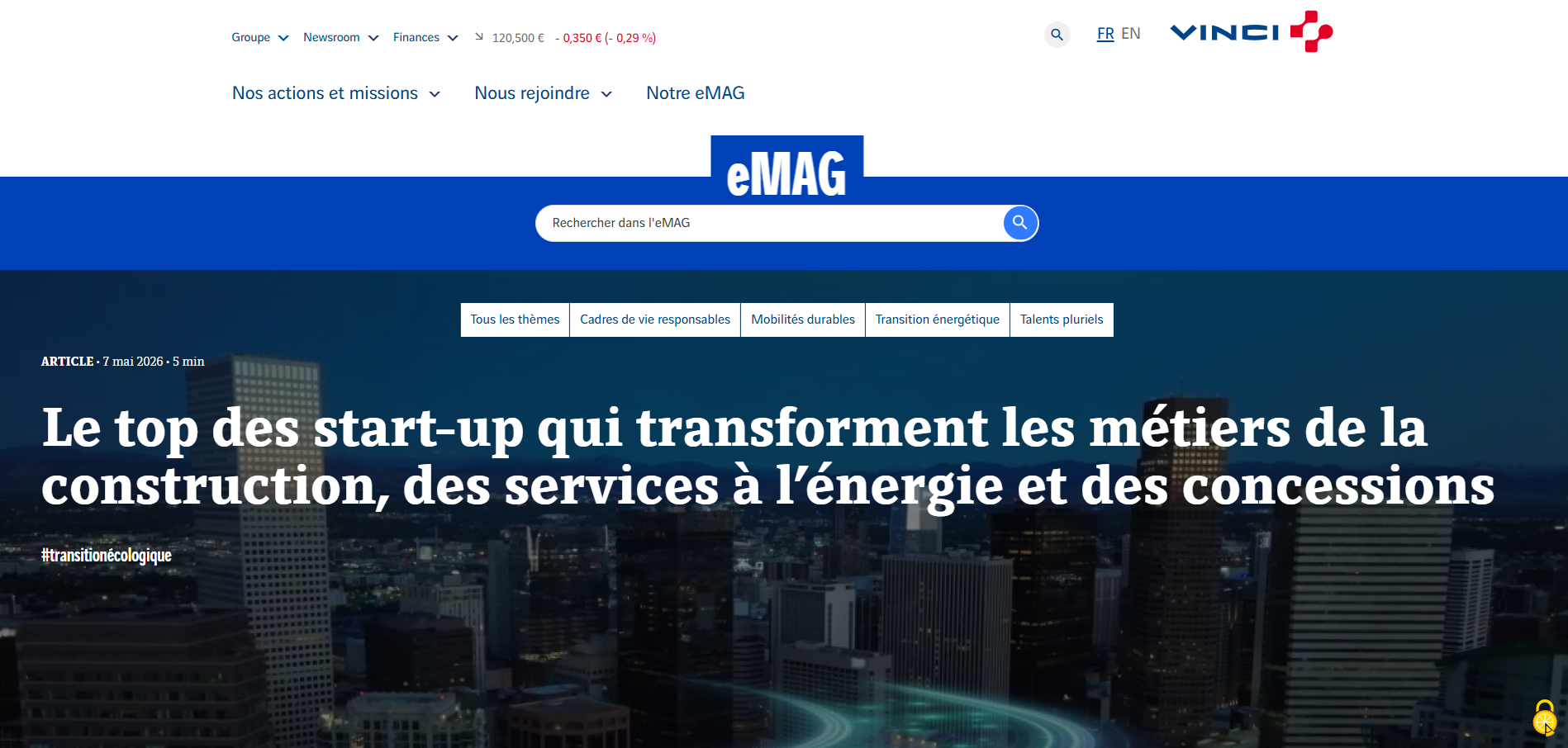Dessiner et mesurer des plans sur un bureau, créer des abonnements de sol détaillés et des conceptions pour des projets de construction, démontrant la précision et l'expertise dans la planification architecturale