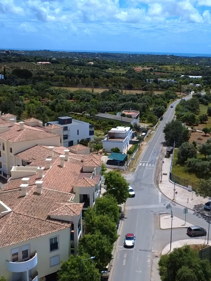 Apartamento T4 moderno e espaçoso com 2 lugares garagem em Estoi