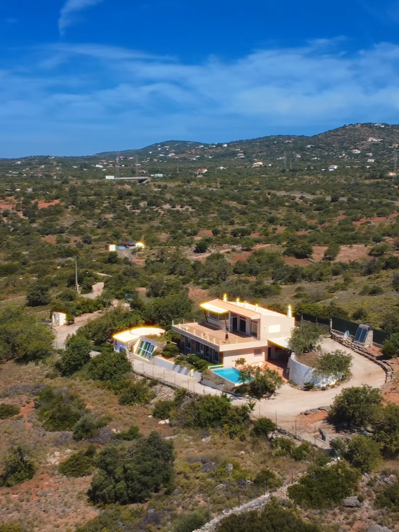  Casa Oásis moradia isolada T4 com duas piscinas e logradouro incrível