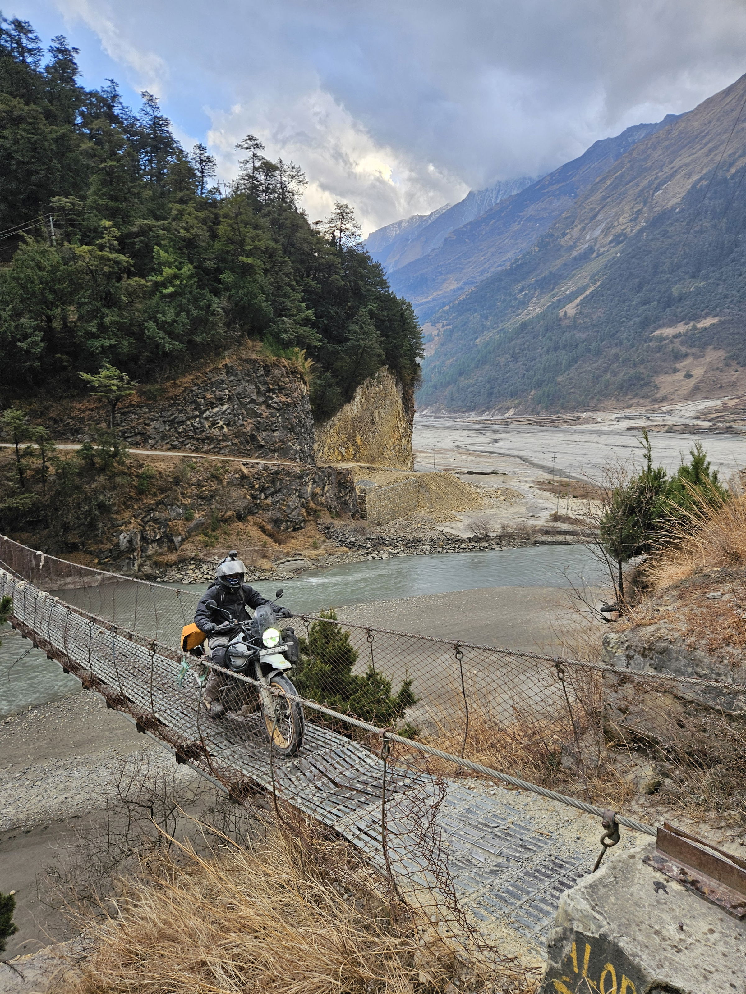 PUENTE NEPAL EN MOTO