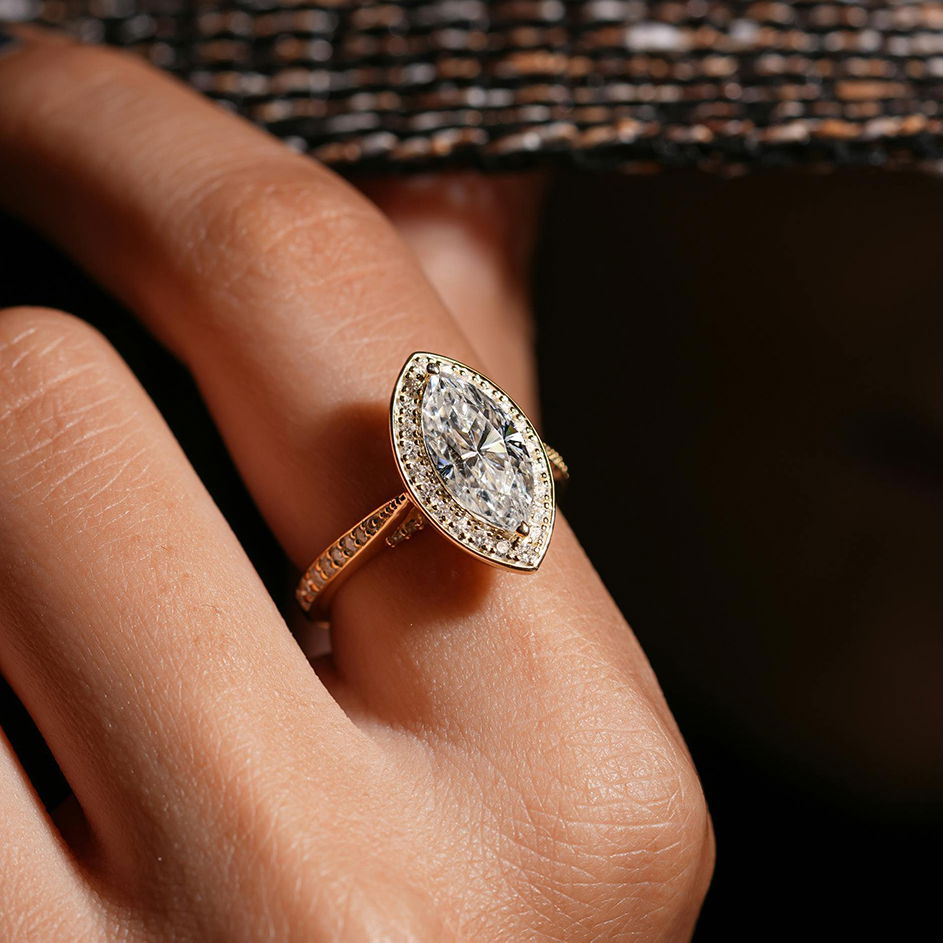 Marquise Cut: Elongated with pointed ends, ideal for a dramatic look