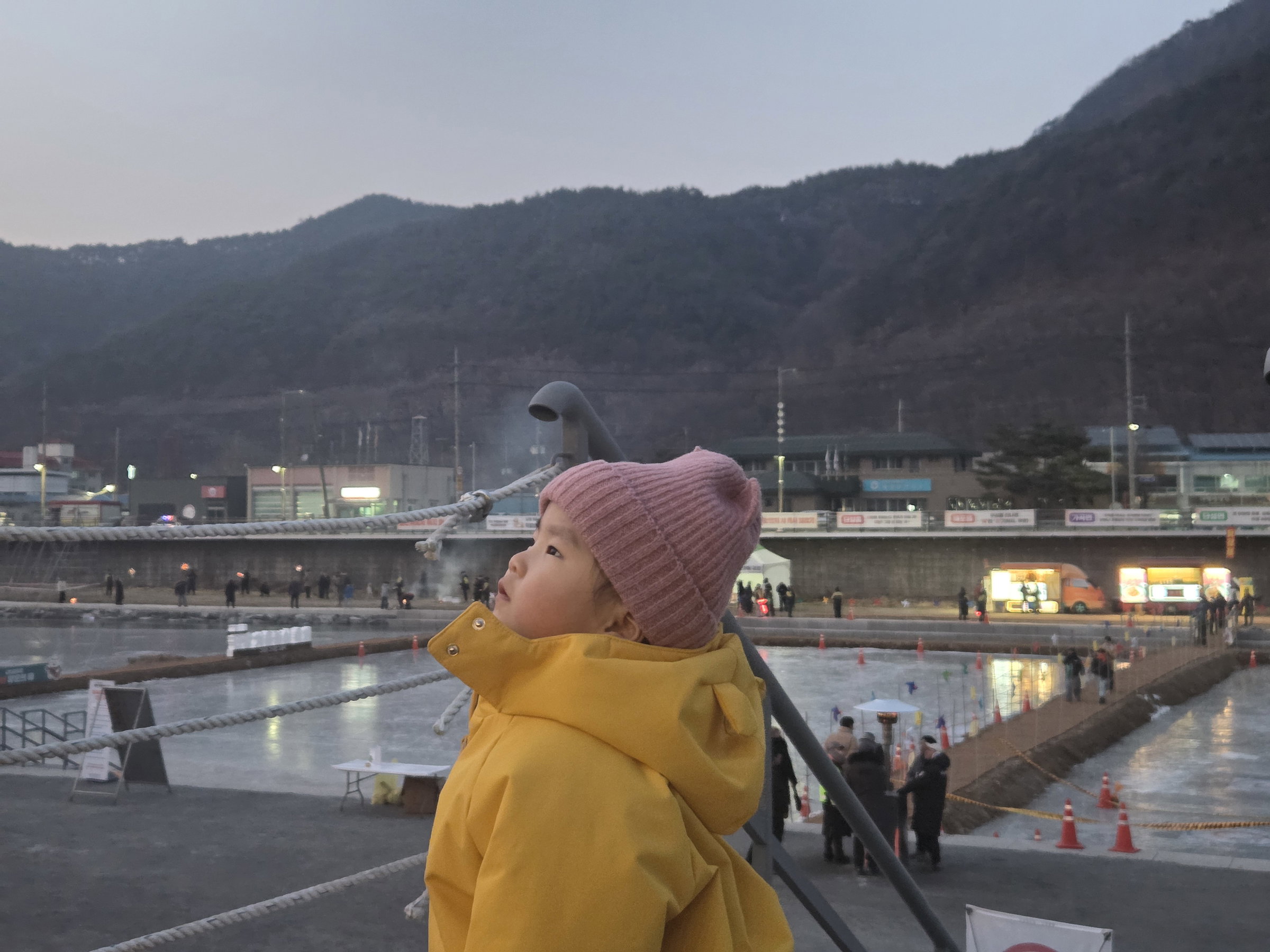 황*직/어둠이 깊어질수록 더 찬란해질 축제의 밤을 기다리며