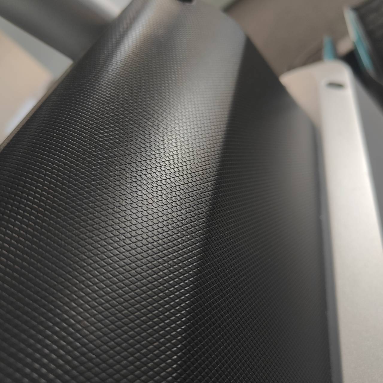 Features a specially designed housing with high-end carbon-style texturing