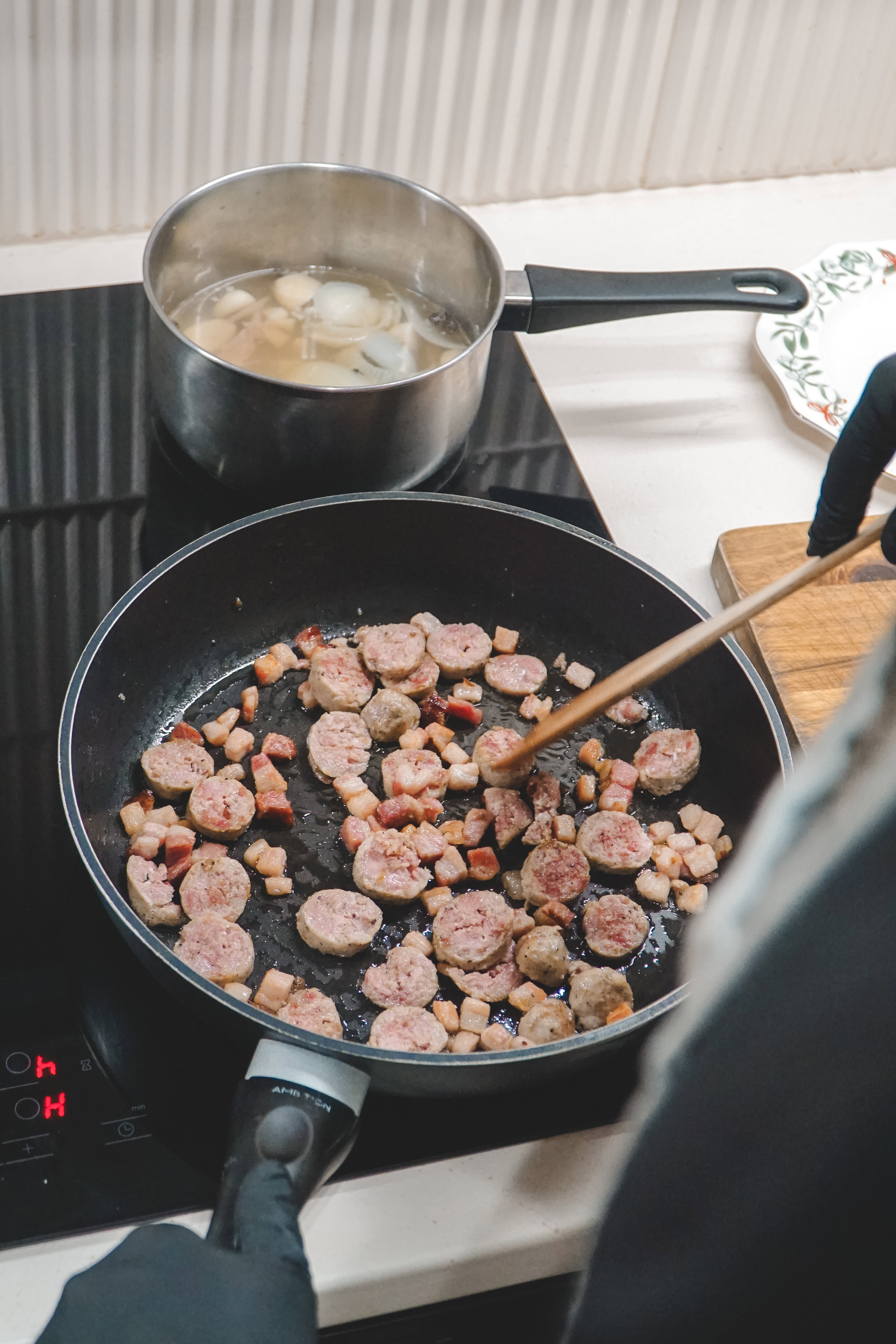 Preparing the żurek with Polish sausage