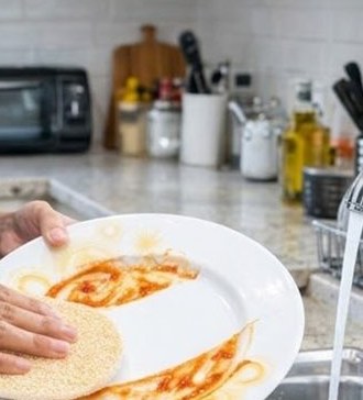 BeePure Eco Kitchen cloths and sponges in use at the sink