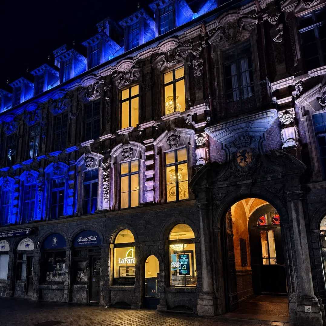 Façade élégante de la Vieille Bourse à Lille