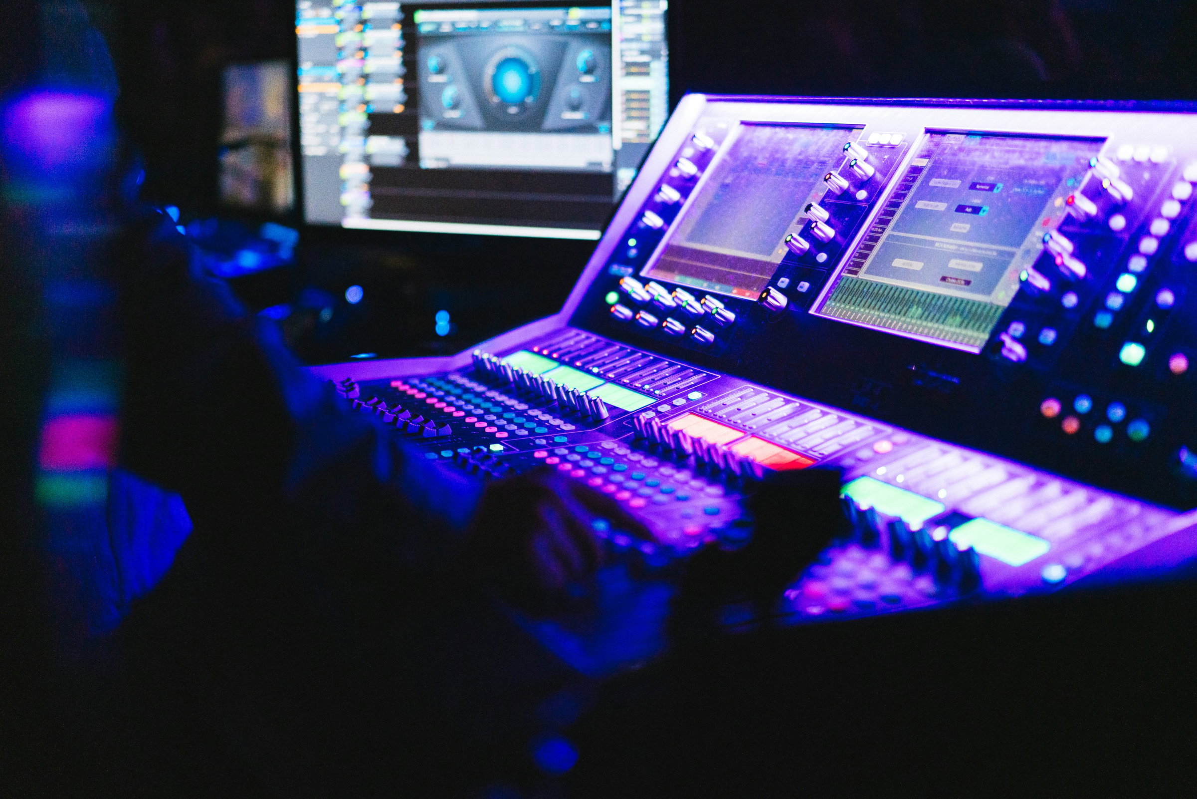 Live tracking room with vintage and modern instruments ready for world-class recordings